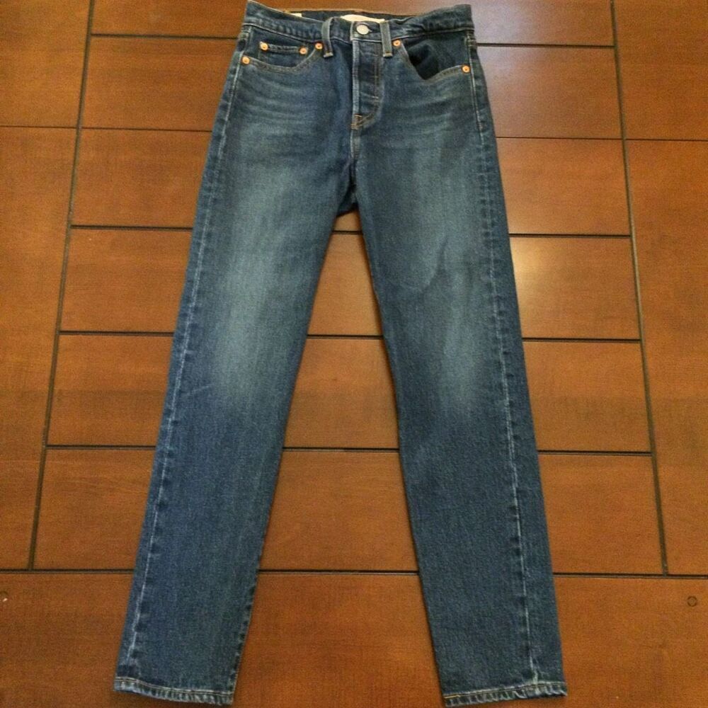 Levi’s wedgie button fly jeans medium wash 25